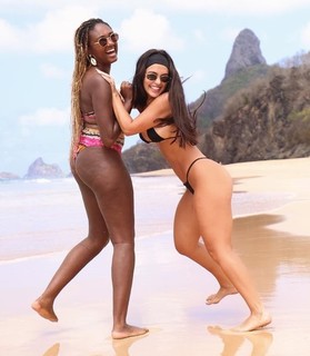 Larissa Santos feet photo thumbnail