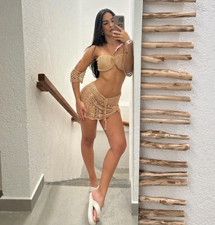 Larissa Santos feet photo thumbnail