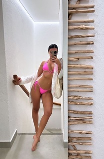 Larissa Santos feet photo thumbnail