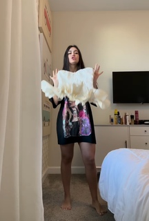 Larissa Santos feet photo thumbnail