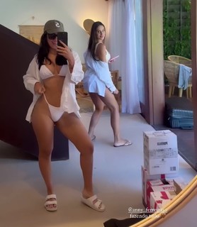 Larissa Santos feet photo thumbnail