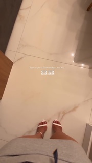 Larissa Santos feet photo thumbnail