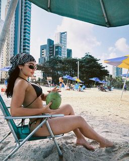 Larissa Santos feet photo thumbnail