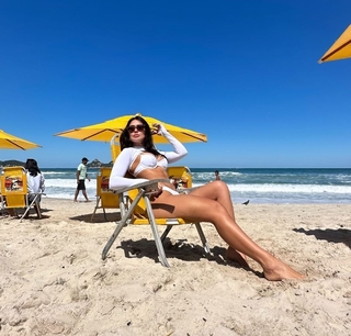 Larissa Santos feet photo thumbnail