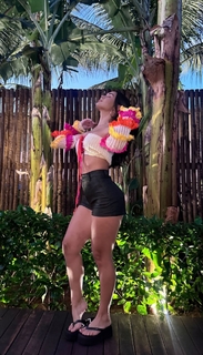 Larissa Santos feet photo thumbnail