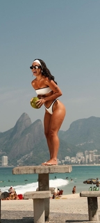 Larissa Santos feet photo thumbnail