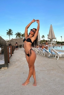 Larissa Santos feet photo thumbnail