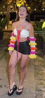 Larissa Santos feet photo thumbnail