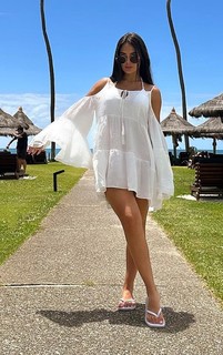 Larissa Santos feet photo thumbnail