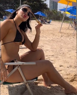 Larissa Santos feet photo thumbnail