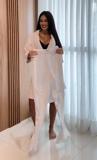 Larissa Santos feet photo thumbnail