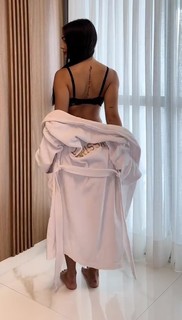 Larissa Santos feet photo thumbnail