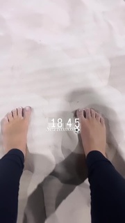 Larissa Santos feet photo thumbnail