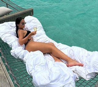 Larissa Santos feet photo thumbnail