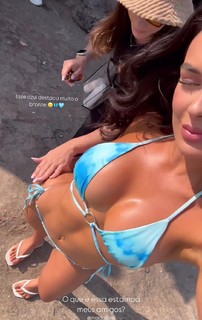 Larissa Santos feet photo thumbnail