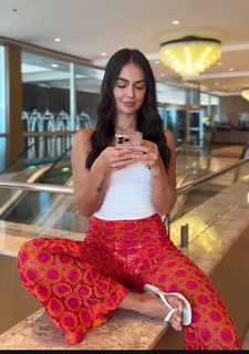 Larissa Santos feet photo thumbnail