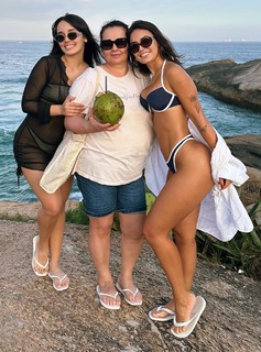 Larissa Santos feet photo thumbnail