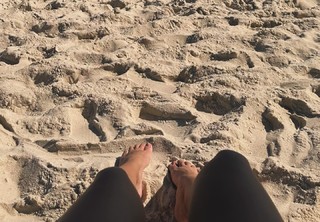 Larissa Santos feet photo thumbnail