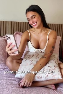 Larissa Santos feet photo thumbnail