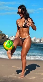 Larissa Santos feet photo thumbnail