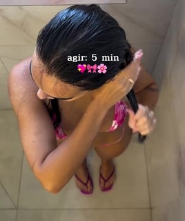 Larissa Santos feet photo thumbnail