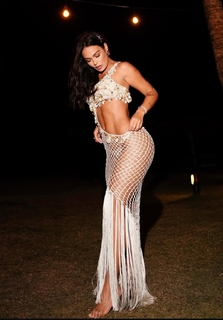 Larissa Santos feet photo thumbnail