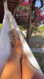 Larissa Santos feet photo thumbnail