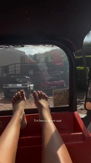 Larissa Santos feet photo thumbnail