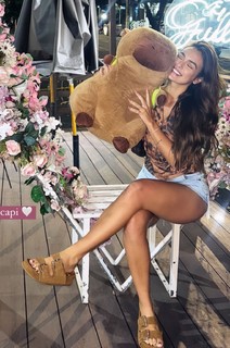 Larissa Santos feet photo thumbnail