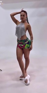 Larissa Santos feet photo thumbnail