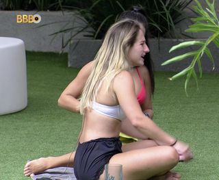 Larissa Santos feet photo thumbnail