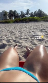 Larissa Santos feet photo thumbnail