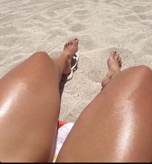 Larissa Santos feet photo thumbnail
