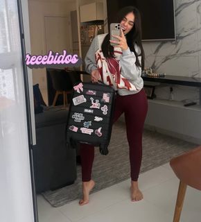 Larissa Santos feet photo thumbnail