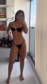 Larissa Santos feet photo thumbnail