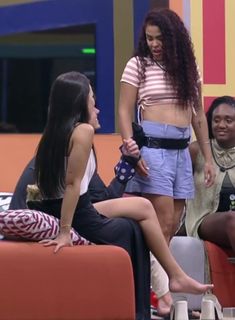 Larissa Santos feet photo thumbnail