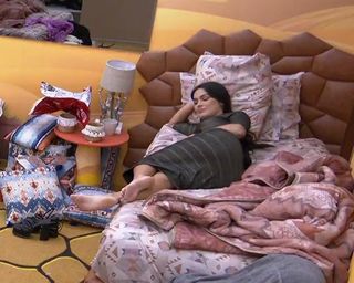 Larissa Santos feet photo thumbnail