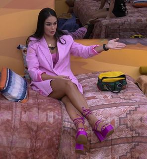 Larissa Santos feet photo thumbnail