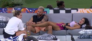 Larissa Santos feet photo thumbnail