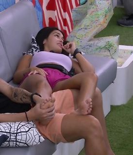 Larissa Santos feet photo thumbnail