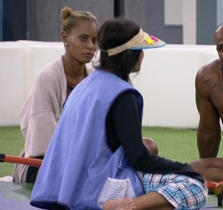 Larissa Santos feet photo thumbnail