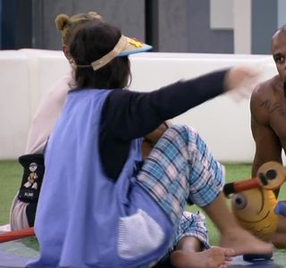 Larissa Santos feet photo thumbnail