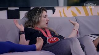 Larissa Santos feet photo thumbnail