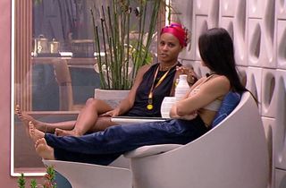 Larissa Santos feet photo thumbnail