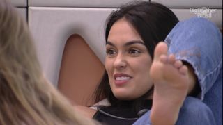 Larissa Santos feet photo thumbnail