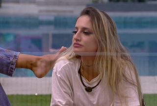 Larissa Santos feet photo thumbnail