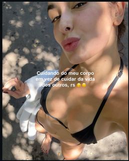 Larissa Santos feet photo thumbnail