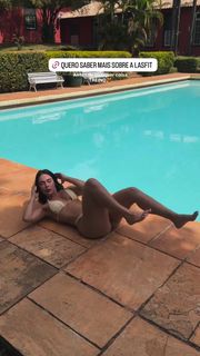 Larissa Santos feet photo thumbnail