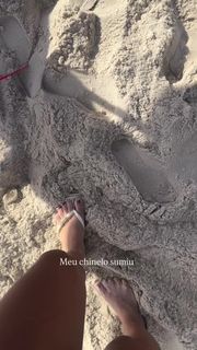 Larissa Santos feet photo thumbnail