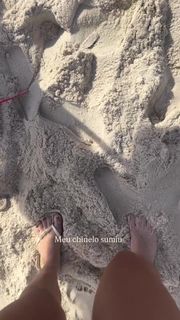 Larissa Santos feet photo thumbnail